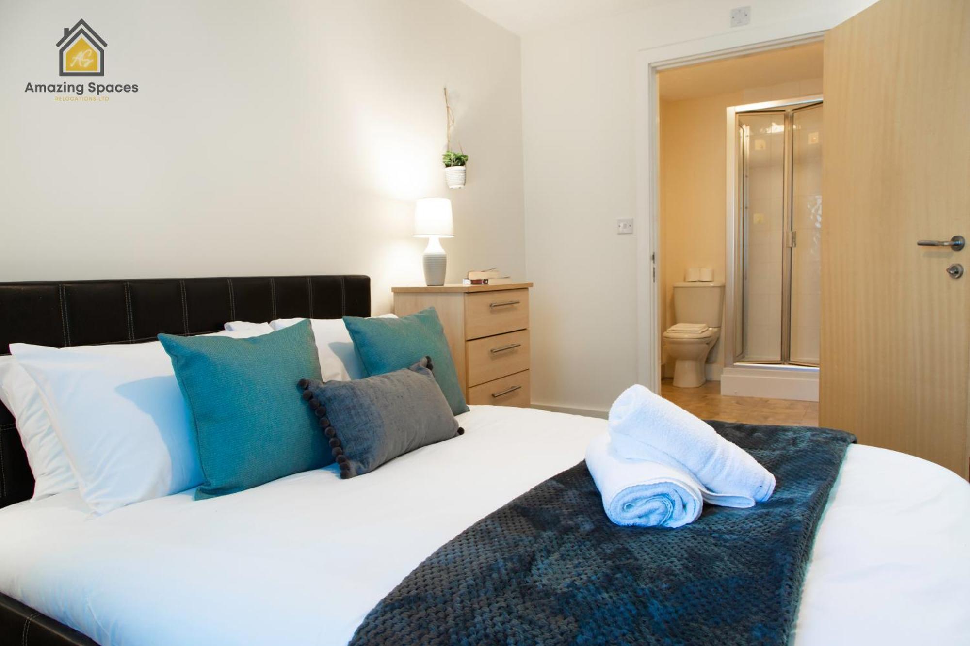 Spacious 2bedroom 2bathroom Flat In By Amazing Spaces Relocations Ltd. Apartment *