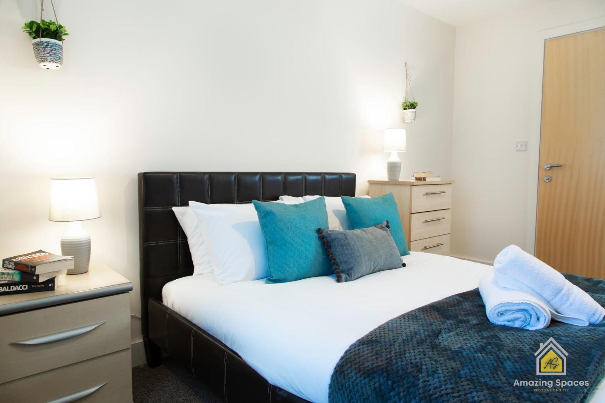 Spacious 2bedroom 2bathroom Flat In By Amazing Spaces Relocations Ltd. Apartment *