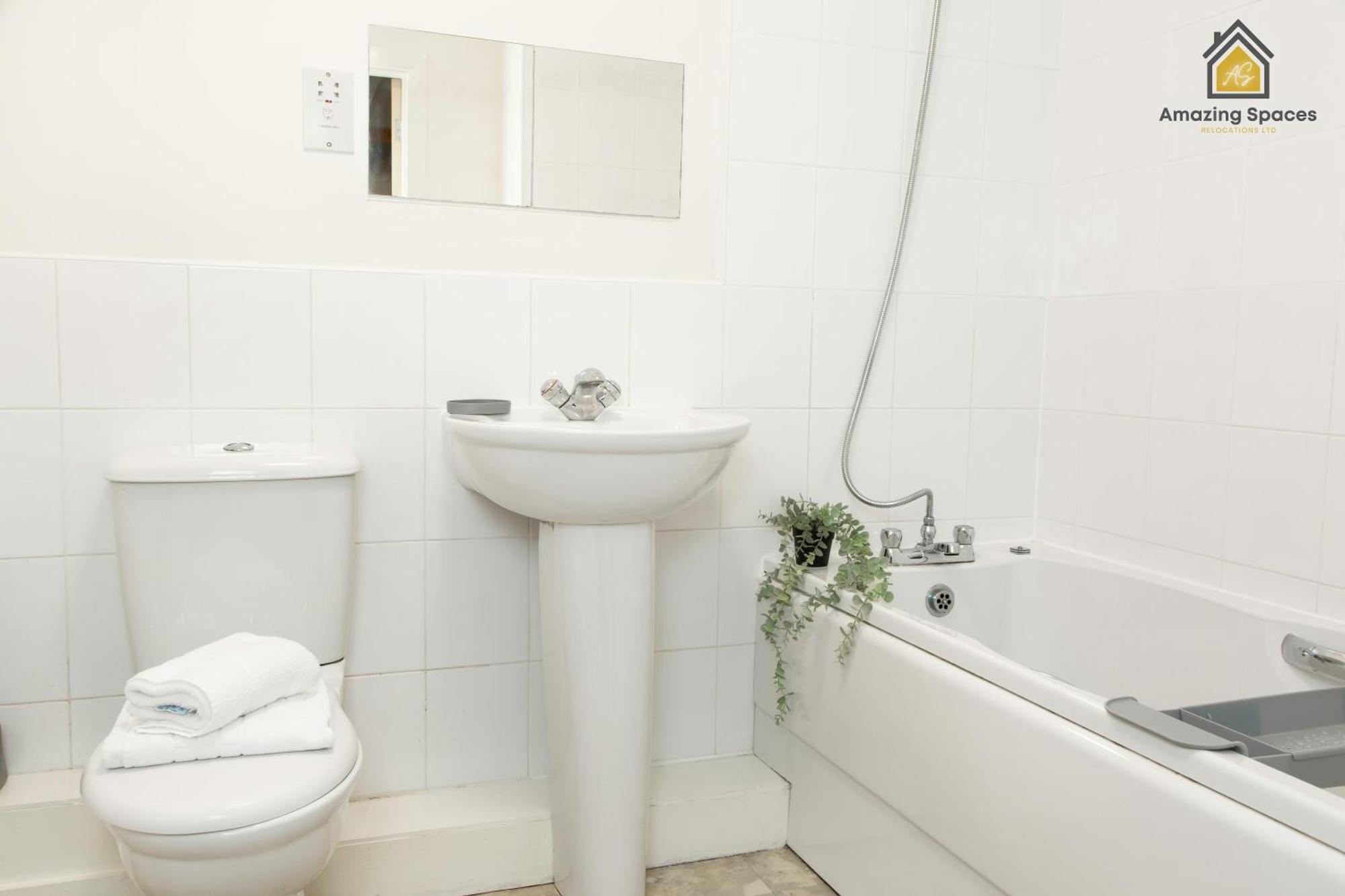 Spacious 2bedroom 2bathroom Flat In By Amazing Spaces Relocations Ltd. Warrington